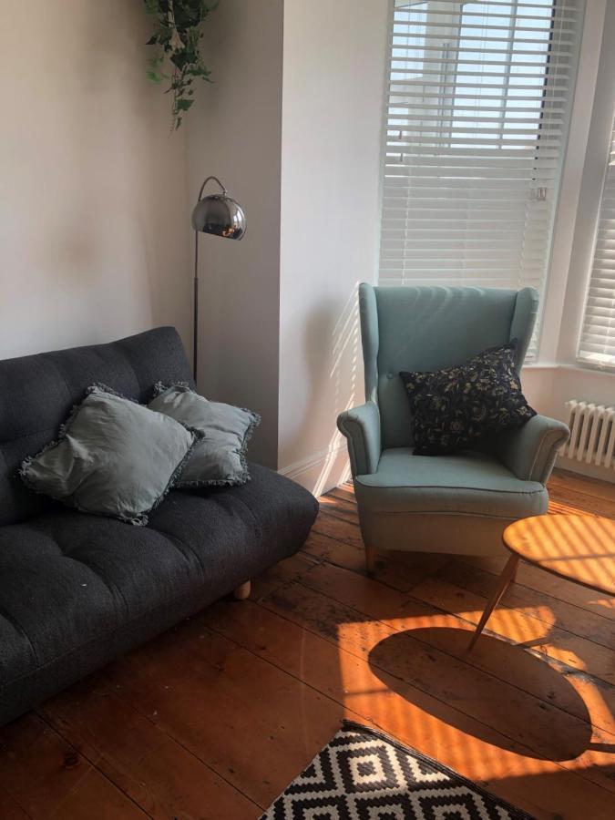 The Nest, Central Falmouth, 10 Mins To The Beaches And Off Street Parking Exterior photo
